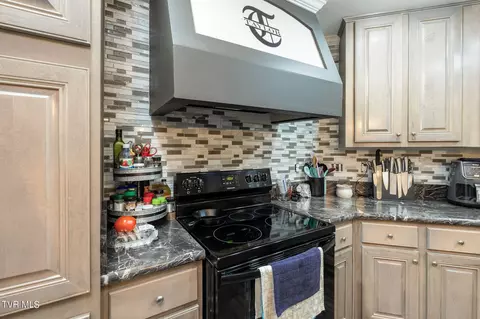 Kitchen - 495 Obe Kirk Loop Mohawk Tn 37810, Mohawk, TN 37810 photo 6 of 9