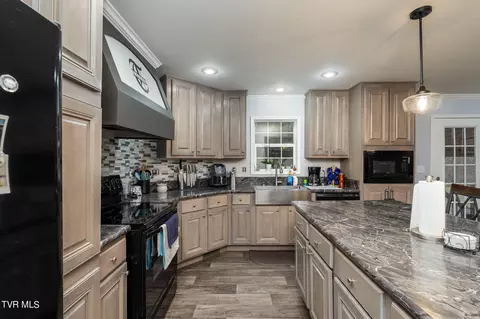 Kitchen - 495 Obe Kirk Loop Mohawk Tn 37810, Mohawk, TN 37810 photo 5 of 9