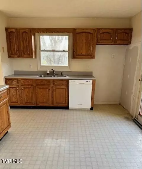Kitchen - 175 Melody Drive Ewing Va 24248, Ewing, VA 24248 photo 2 of 3