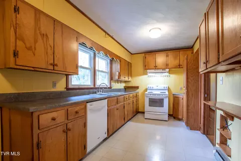 Kitchen - 12155 Arbor Street Meadowview Va 24361, Meadowview, VA 24361 photo 3 of 4