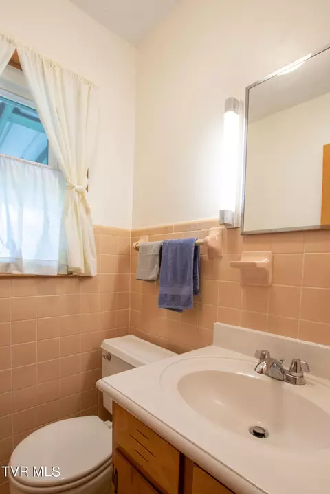 Bath - 12155 Arbor Street Meadowview Va 24361, Meadowview, VA 24361 photo 1 of 4