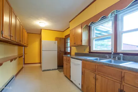 Kitchen - 12155 Arbor Street Meadowview Va 24361, Meadowview, VA 24361 photo 4 of 4