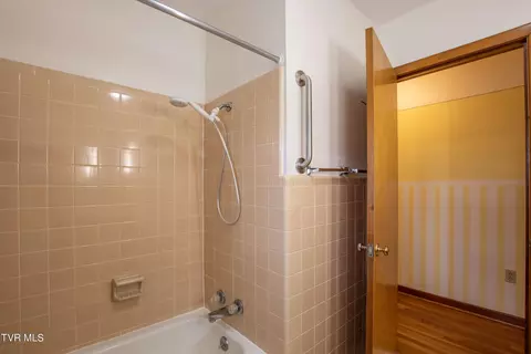 Bath - 12155 Arbor Street Meadowview Va 24361, Meadowview, VA 24361 photo 3 of 4