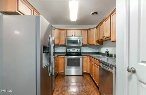 Kitchen - 1168 Suncrest Drive 102 Gray Tn 37615, Gray, TN 37615 photo 3 of 5