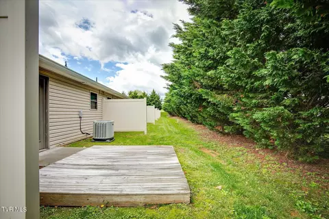 Exterior - 1168 Suncrest Drive 102 Gray Tn 37615, Gray, TN 37615 photo 7 of 8