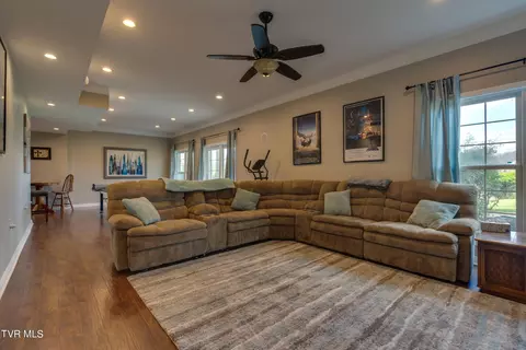 Living - 1021 Willows Trace Drive Johnson City Tn 37601, Johnson City, TN 37601 photo 7 of 8
