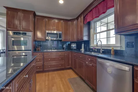 Kitchen - 1021 Willows Trace Drive Johnson City Tn 37601, Johnson City, TN 37601 photo 7 of 10