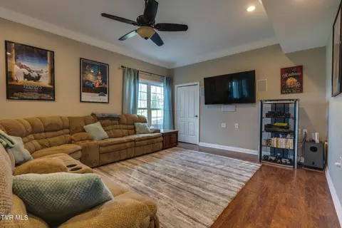Living - 1021 Willows Trace Drive Johnson City Tn 37601, Johnson City, TN 37601 photo 6 of 8