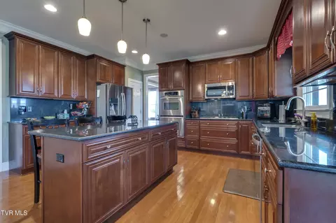 Kitchen - 1021 Willows Trace Drive Johnson City Tn 37601, Johnson City, TN 37601 photo 3 of 10