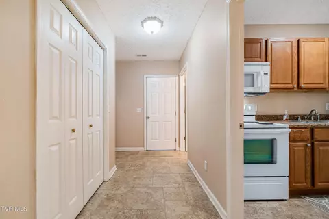 Entry Way - 241 E Ridges Drive Drive Chuckey Tn 37641, Chuckey, TN 37641 photo 2 of 2