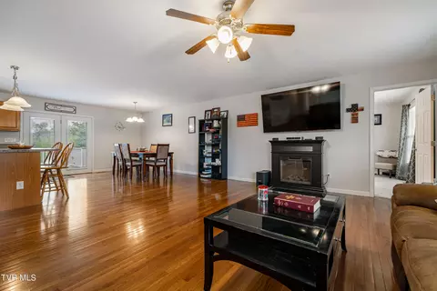 Living - 241 E Ridges Drive Drive Chuckey Tn 37641, Chuckey, TN 37641 photo 5 of 8
