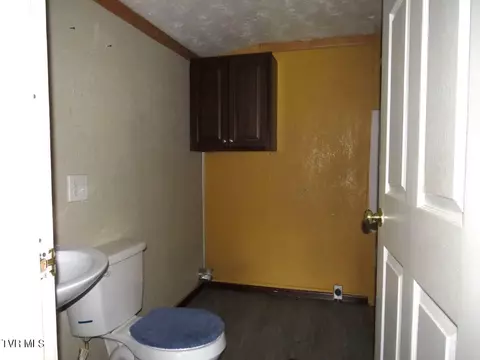 Bath - 5716 Guest River Road Norton Va 24273, Norton, VA 24273 photo 5 of 5