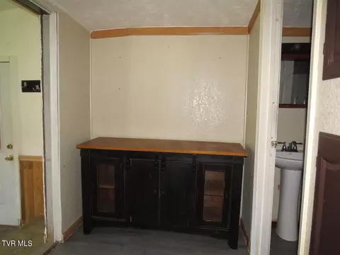 Living - 5716 Guest River Road Norton Va 24273, Norton, VA 24273 photo 1 of 1