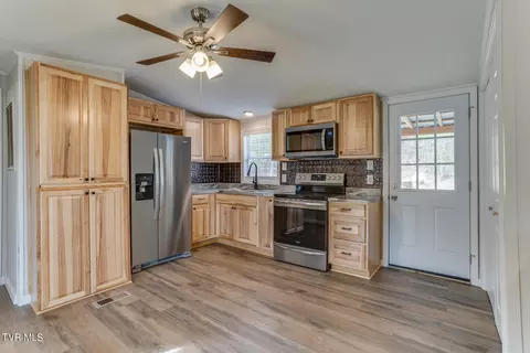 Kitchen - 395 Painter Creek Road Chuckey Tn 37641, Chuckey, TN 37641 photo 1 of 3