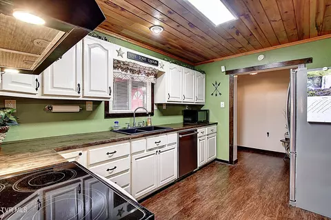 Kitchen - 434 Roaring Creek Road Chuckey Tn 37641, Chuckey, TN 37641 photo 2 of 4