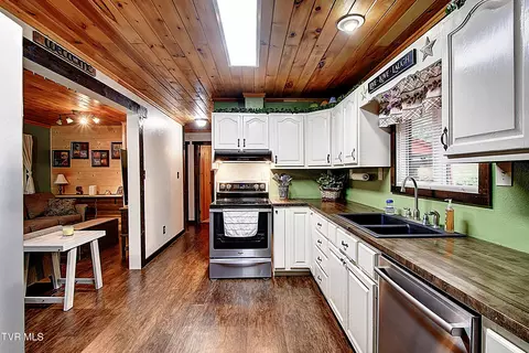 Kitchen - 434 Roaring Creek Road Chuckey Tn 37641, Chuckey, TN 37641 photo 4 of 4