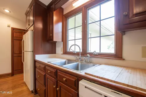 Kitchen - 216 Trail Raod Road Bristol Va 24201, Bristol, VA 24201 photo 2 of 2