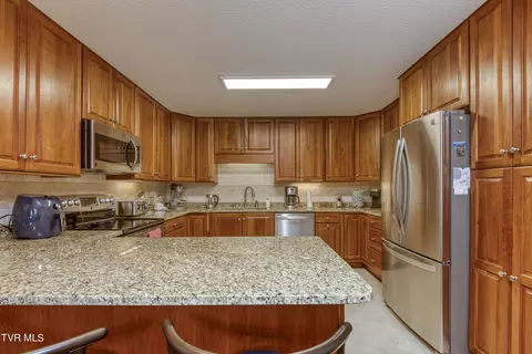 Kitchen - 18975 Middle Drive Na Abingdon Va 24211, Abingdon, VA 24211 photo 2 of 3