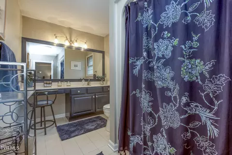 Bath - 18975 Middle Drive Na Abingdon Va 24211, Abingdon, VA 24211 photo 1 of 4