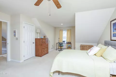 Bedroom - 18975 Middle Drive Na Abingdon Va 24211, Abingdon, VA 24211 photo 3 of 4