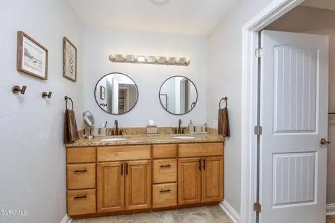 Bath - 107 Smartview Lane Lane Abingdon Va 24210, Abingdon, VA 24210 photo 5 of 7
