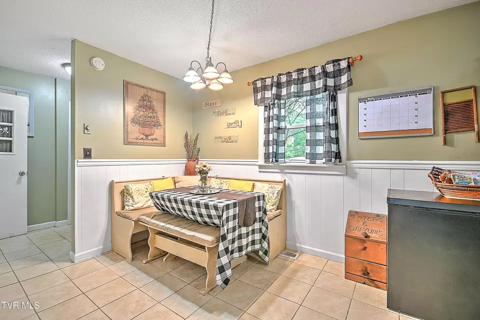 Dining - 610 Bradley Street Elizabethton Tn 37643, Elizabethton, TN 37643 photo 1 of 1