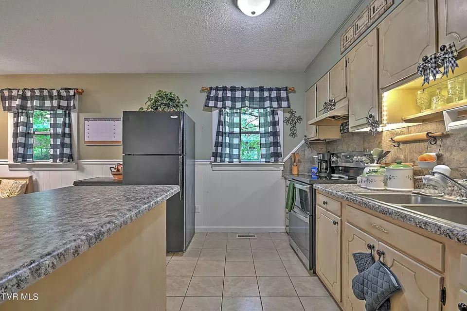 Kitchen - 610 Bradley Street Elizabethton Tn 37643, Elizabethton, TN 37643 photo 1 of 8