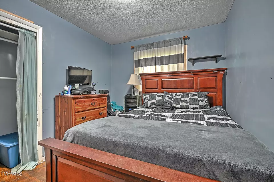 Bedroom - 610 Bradley Street Elizabethton Tn 37643, Elizabethton, TN 37643 photo 2 of 7