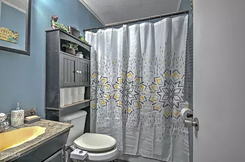 Bath - 610 Bradley Street Elizabethton Tn 37643, Elizabethton, TN 37643 photo 1 of 2