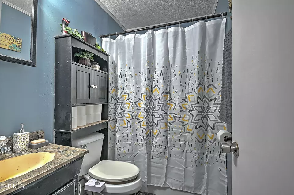 Bath - 610 Bradley Street Elizabethton Tn 37643, Elizabethton, TN 37643 photo 1 of 2