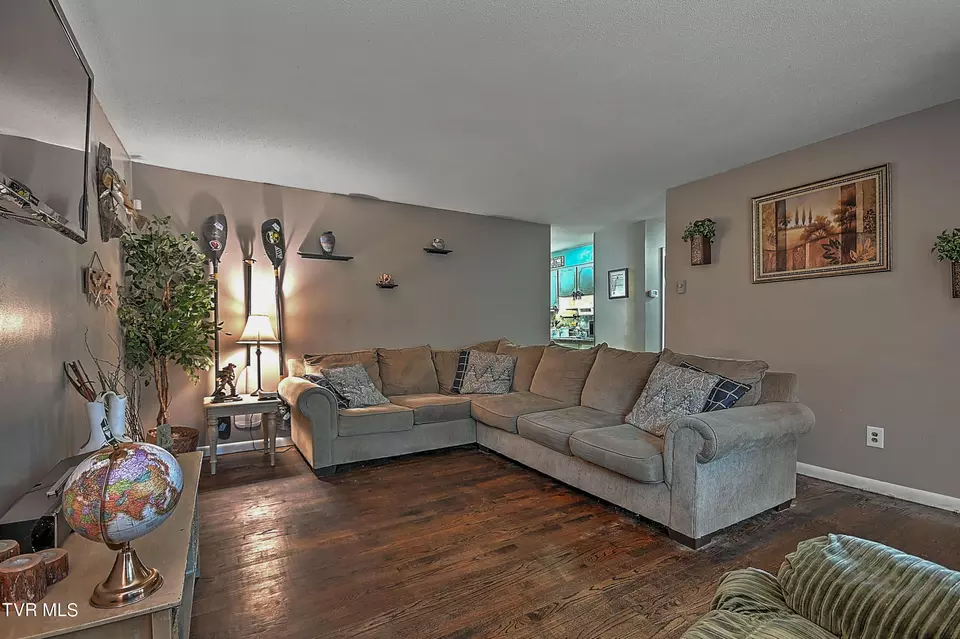 Living - 610 Bradley Street Elizabethton Tn 37643, Elizabethton, TN 37643 photo 2 of 2