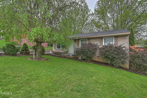 Exterior - 610 Bradley Street Elizabethton Tn 37643, Elizabethton, TN 37643 photo 1 of 10