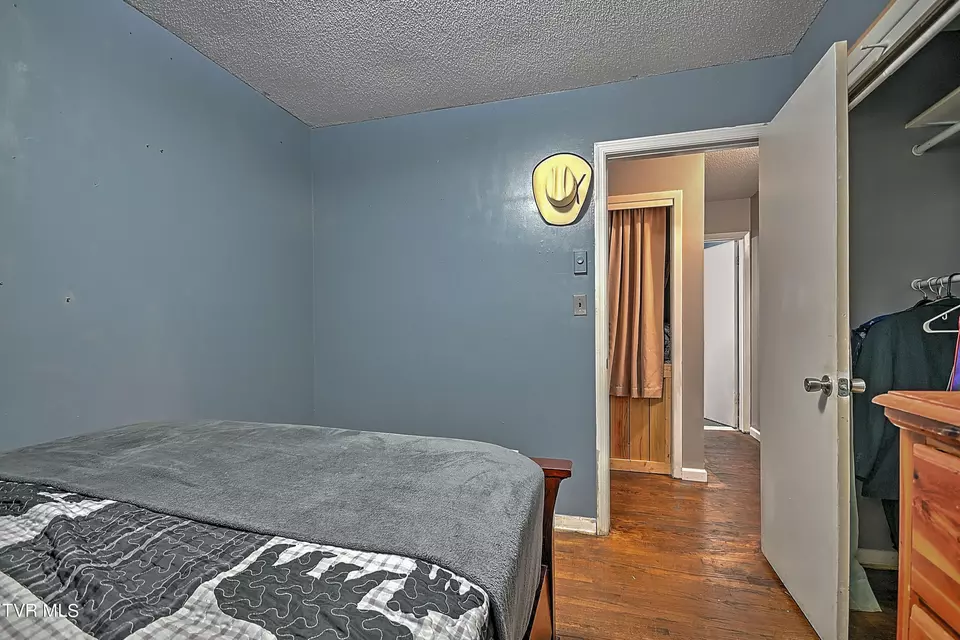 Bedroom - 610 Bradley Street Elizabethton Tn 37643, Elizabethton, TN 37643 photo 3 of 7