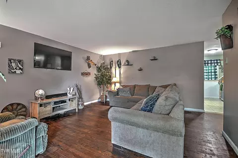 Living - 610 Bradley Street Elizabethton Tn 37643, Elizabethton, TN 37643 photo 1 of 2