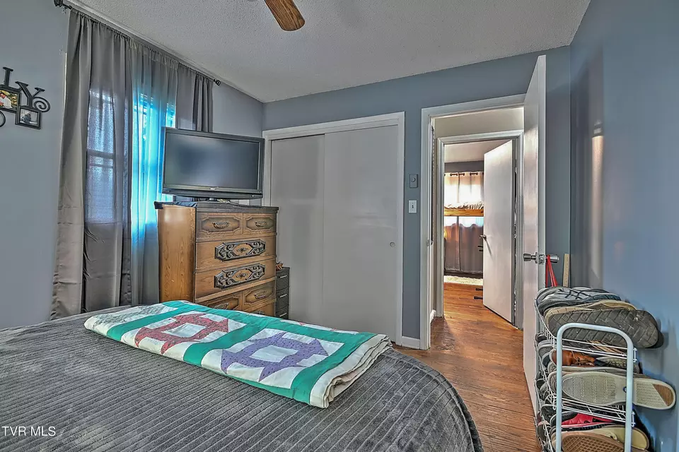 Bedroom - 610 Bradley Street Elizabethton Tn 37643, Elizabethton, TN 37643 photo 6 of 7
