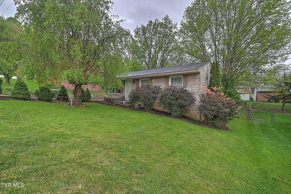 Exterior - 610 Bradley Street Elizabethton Tn 37643, Elizabethton, TN 37643 photo 3 of 10