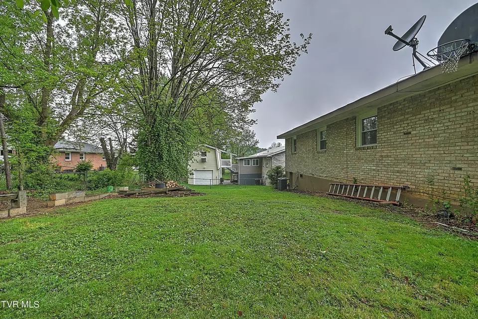 Exterior - 610 Bradley Street Elizabethton Tn 37643, Elizabethton, TN 37643 photo 6 of 10