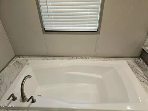 Bath - 23243 Peyton Drive Bristol Va 24202, Bristol, VA 24202 photo 3 of 6