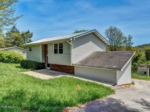 427 Whitaker Street Tazewell Tn 37879, Tazewell, TN 37879
