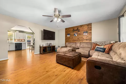 Living - 3422 Gap Creek Road Hampton Tn 37658, Hampton, TN 37658 photo 2 of 4