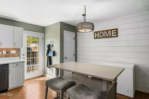 Dining - 3422 Gap Creek Road Hampton Tn 37658, Hampton, TN 37658 photo 1 of 1
