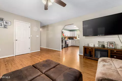 Living - 3422 Gap Creek Road Hampton Tn 37658, Hampton, TN 37658 photo 4 of 4