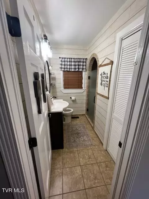 Bath - 1008 Prince Avenue Erwin Tn 37650, Erwin, TN 37650 photo 1 of 3