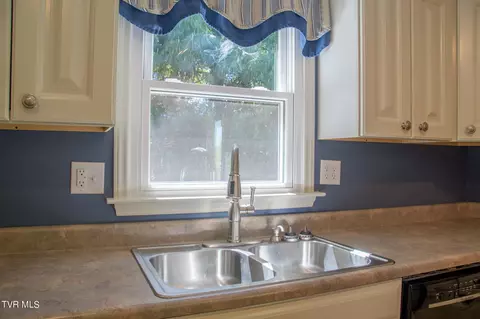 Kitchen - 19545 Mccray Drive Abingdon Va 24211, Abingdon, VA 24211 photo 2 of 2