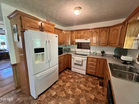 Kitchen - 312 Simerly Creek Road Hampton Tn 37658, Hampton, TN 37658 photo 2 of 4
