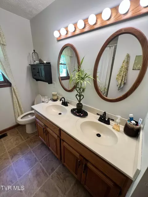 Bath - 312 Simerly Creek Road Hampton Tn 37658, Hampton, TN 37658 photo 2 of 3