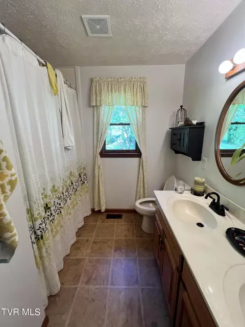 Bath - 312 Simerly Creek Road Hampton Tn 37658, Hampton, TN 37658 photo 1 of 3