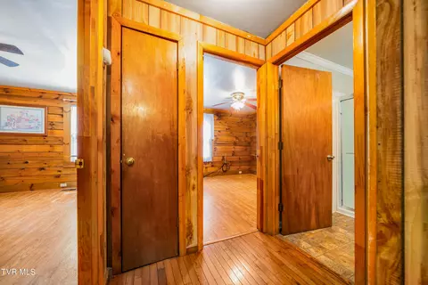 Entry Way - 1102 Chain Road Honaker Va 24260, Honaker, VA 24260 photo 4 of 4