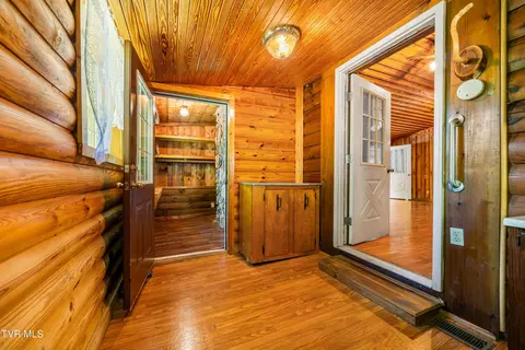 Entry Way - 1102 Chain Road Honaker Va 24260, Honaker, VA 24260 photo 3 of 4