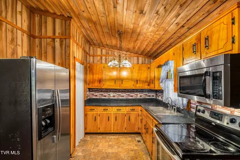 Kitchen - 1102 Chain Road Honaker Va 24260, Honaker, VA 24260 photo 1 of 2